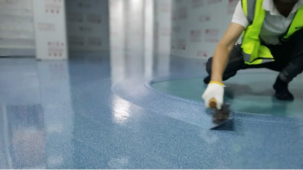 環(huán)氧彩砂自流地坪適用哪些場(chǎng)合？