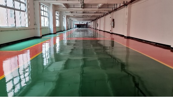 防靜電自流平環(huán)氧地坪漆走進萬眾電氣