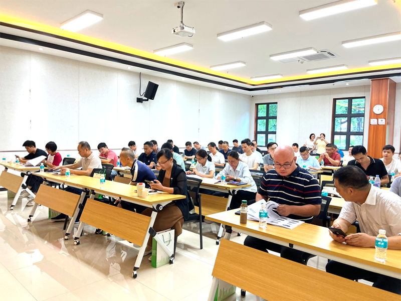 參會現場座無虛席,50多名企業精英專注投入 參會現場座無虛席,50多名企業精英專注投入