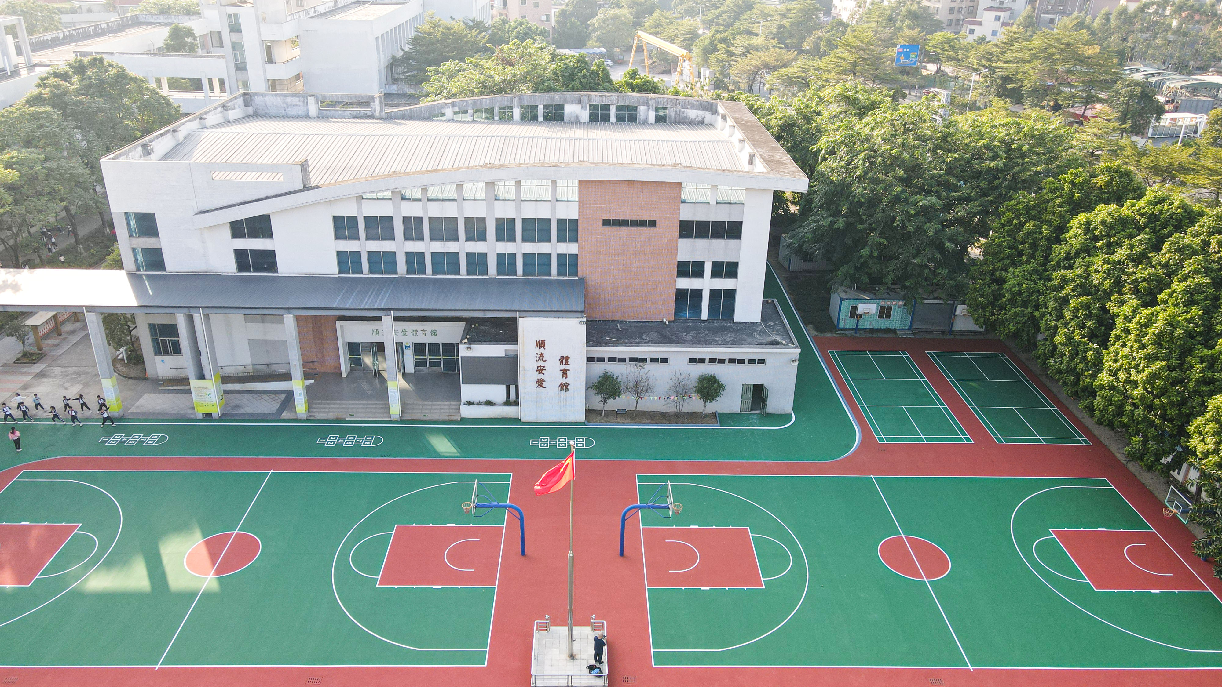 佛山市順德區勒流鎮沖鶴小學多功能運動場選用地衛士水性環保丙烯酸運動場地坪漆
