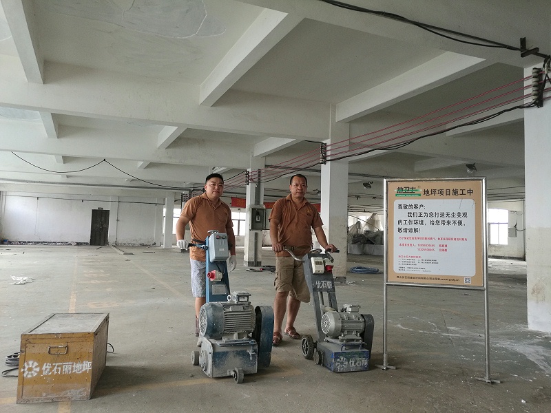 “地衛(wèi)士?地坪”師傅合影 “地衛(wèi)士?地坪”師傅合影