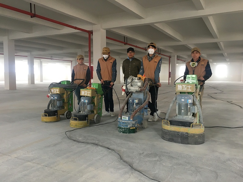 “地衛(wèi)士?地坪”施工團(tuán)隊(duì)